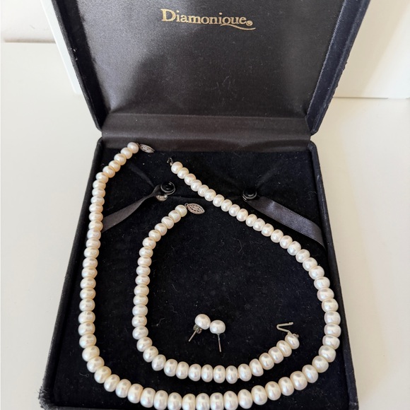 Diamonique Jewelry - Diamonique Classic White Pearl Necklace Set